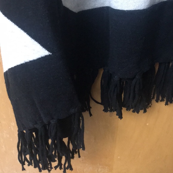 Zig zag fringe tunic sweater - Picture 4 of 6